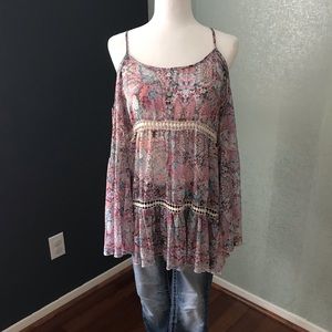 Peekaboo shoulder shirt